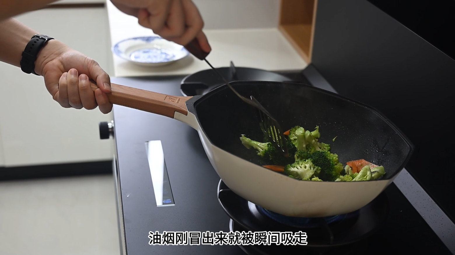 【冠军家的新厨房】一个月深度体验:席岳峰为何钟情板川KD1X? 【冠军家的新厨房】一个月深度体验:席岳峰为何钟情板川KD1X?