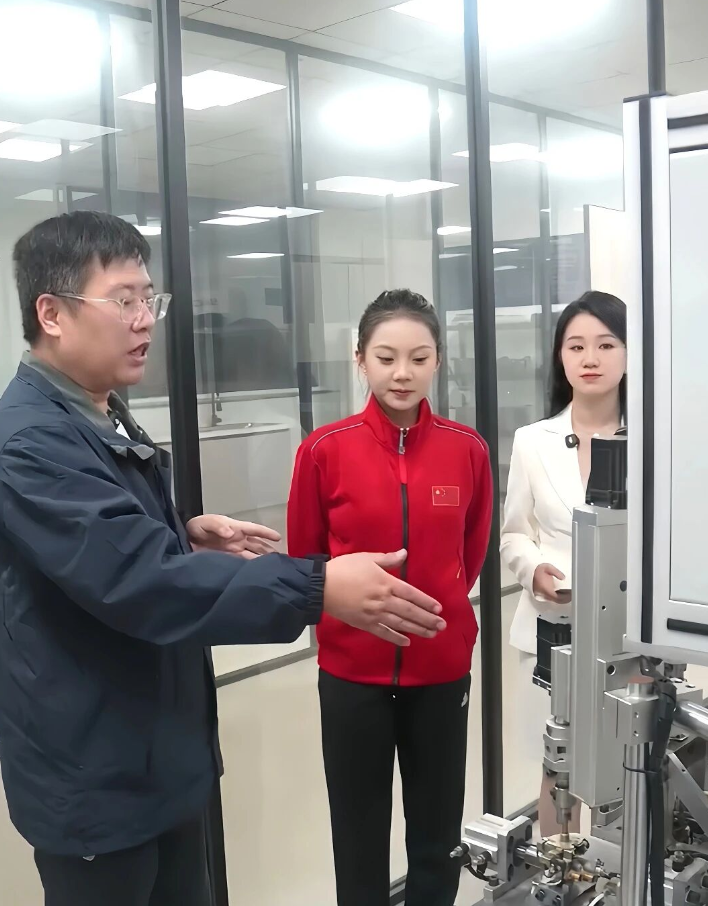 “冠军品质,探秘板川”—— 冠军潘婷领衔探厂板川,冠军之夜圆满收官! “冠军品质,探秘板川”—— 冠军潘婷领衔探厂板川,冠军之夜圆满收官!