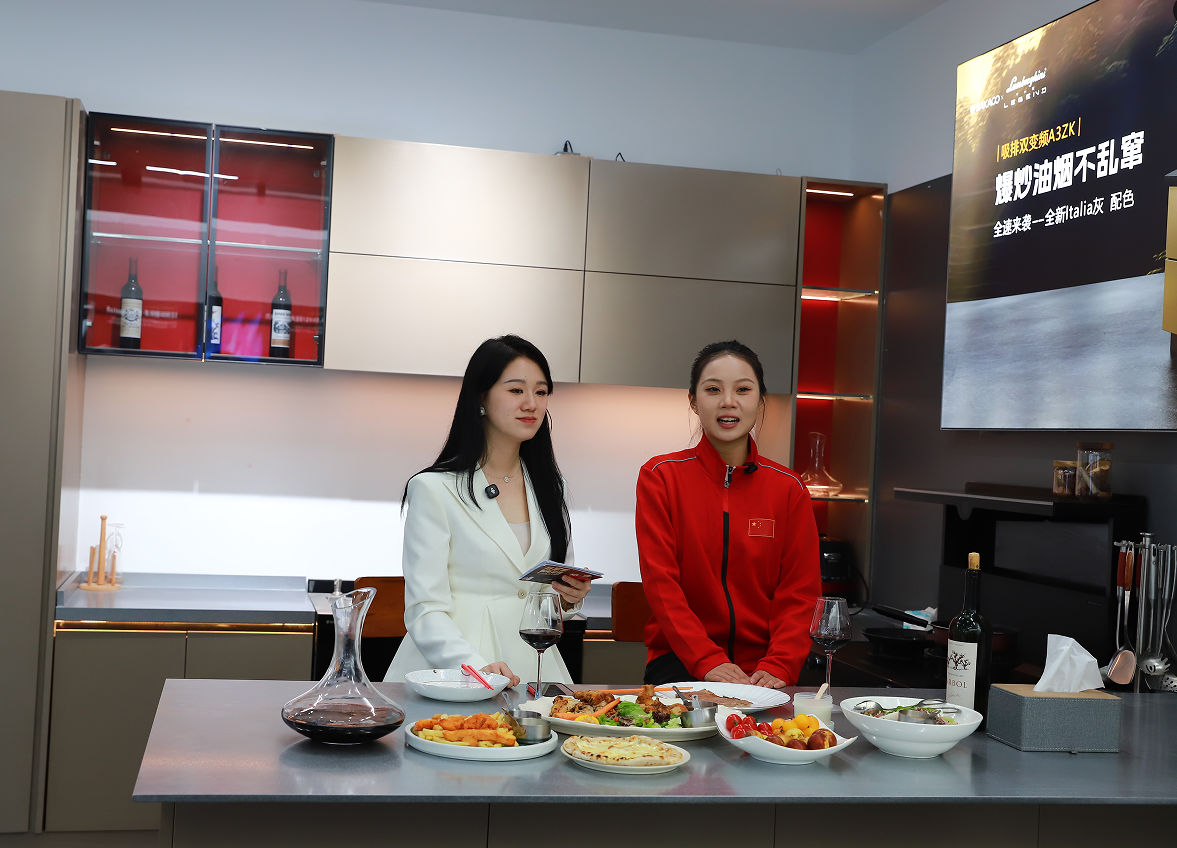 “冠军品质,探秘板川”—— 冠军潘婷领衔探厂板川,冠军之夜圆满收官! “冠军品质,探秘板川”—— 冠军潘婷领衔探厂板川,冠军之夜圆满收官!